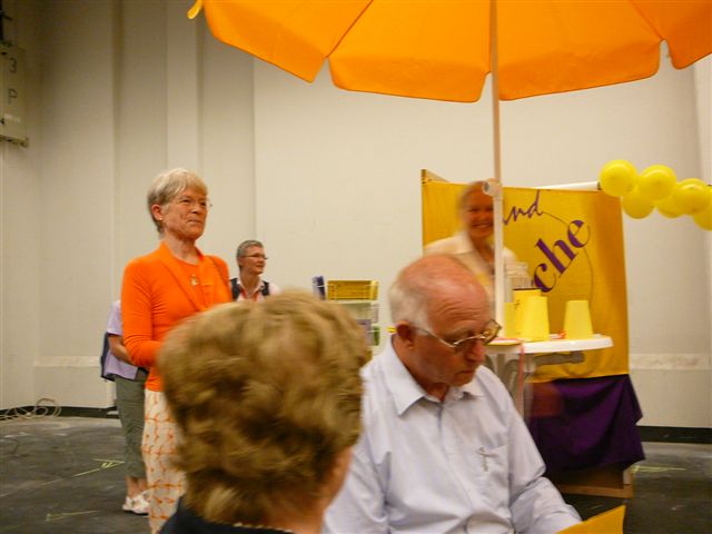 Bisch�fin Maria Jepsen besucht den Wir sind Kirche-Stand